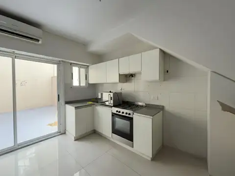 Departamento mono ambiente con patio en Villa Luro