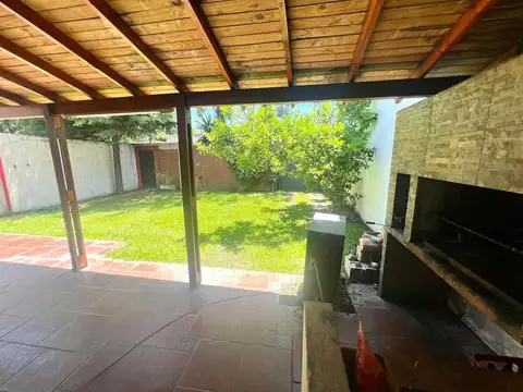 Casa 3 ambientes en venta en  Castelar Norte