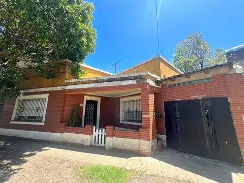 Casa 3 ambientes en venta en  Castelar Norte