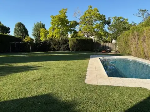 Casa en Alquiler Temporal con 2 cocheras