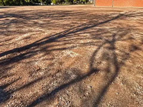 Local en alquiler comercial con terreno de 2.000 m² – Colectora Ruta 8 km 74, Los Pinos, Exaltación de la Cruz