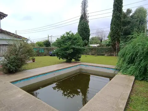 VENTA CASA C/PILETA LAGOMARSINO