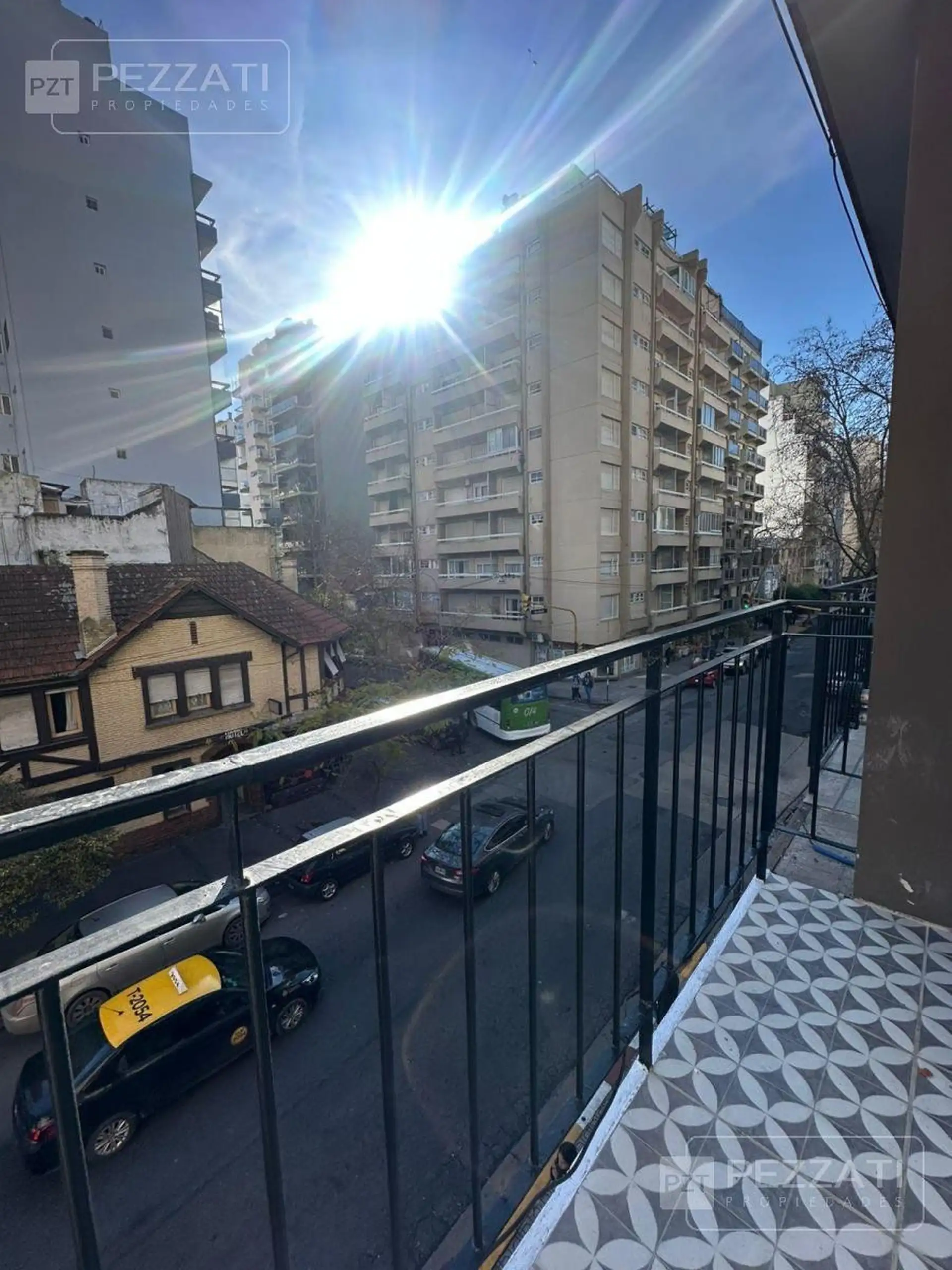 Departamento de 1 ambiente al frente con balcón