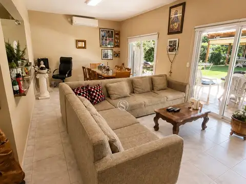 Casa en Venta con 2 cocheras