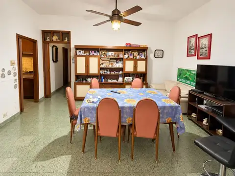 VENTA CASA 3 AMBIENTES CON PATIO Y COCHERA EN CIUDADELA