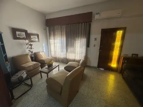 VENTA CASA 3 AMBIENTES CON PATIO Y COCHERA EN CIUDADELA