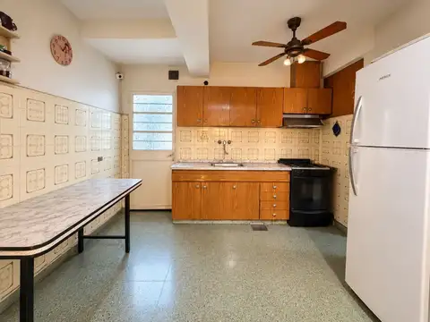 VENTA CASA 3 AMBIENTES CON PATIO Y COCHERA EN CIUDADELA
