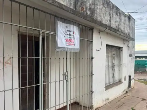Venta esquina ideal para taller y afines, Pilar