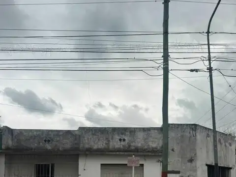 Venta Esquina Ideal Para Taller Y Afines, Pilar 1200