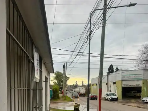 Venta Esquina Ideal Para Taller Y Afines, Pilar 1200