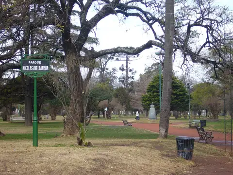 Departamento 2 ambietnes a 1 cuadra del parque