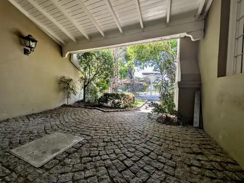 Casa 5 ambientes con 3 baños