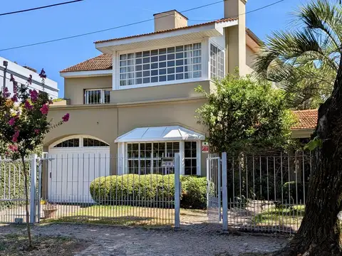 Venta casa 5 ambientes San Isidro con jardin y parrilla