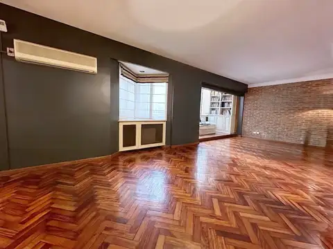 Piso en venta de 5 ambientes con dependencia, patio, una terraza con parrilla y cochera en Belgrano.