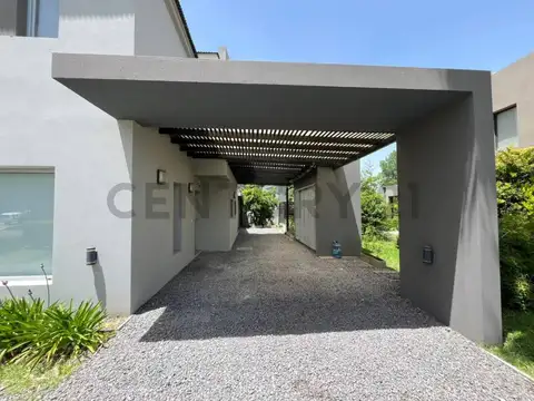 Casa 6 ambientes con 3 baños