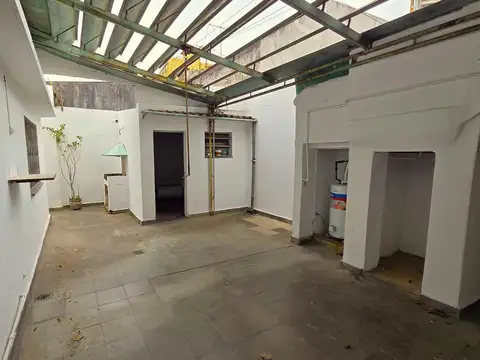 Casa 5 ambientes con 1 baño
