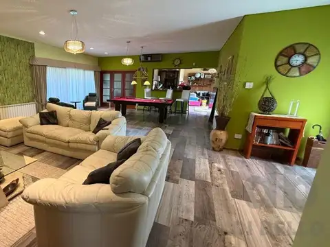 Casa 10 ambientes con 5 baños