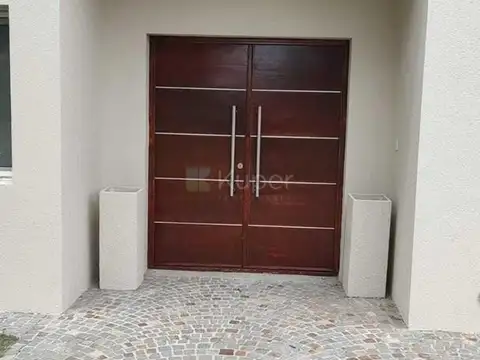 Casa en Alquiler Temporal con 1 cochera