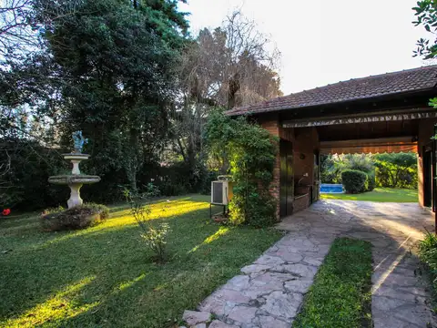 Casa 5 ambientes con 2 baños