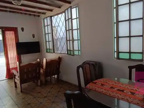 Casa 5 ambientes con 1 baño