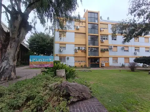 Departamento de 3 ambientes con cochera