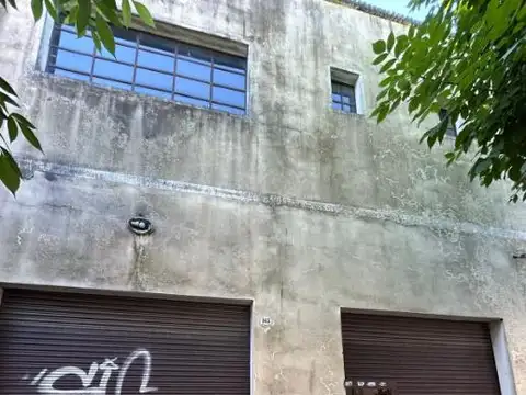 Galpón con vivienda al fondo en venta sobre Avenida en Bernal
