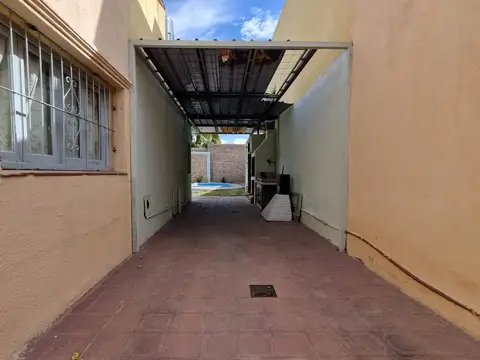Casa en Venta con 3 cocheras