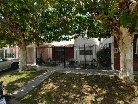 VENTA CASA 4 AMBIENTES, MORON, APTO CREDITO!