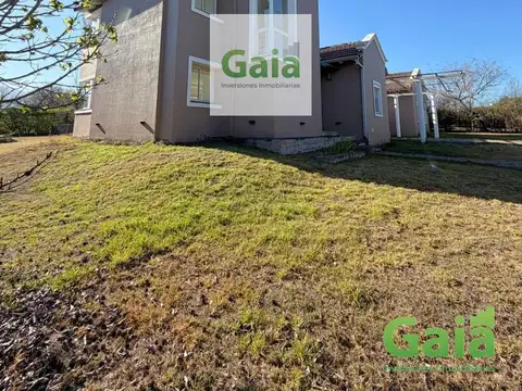 Casa 7 ambientes con 2 baños