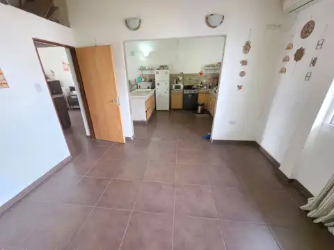 Casa 6 ambientes con 4 baños