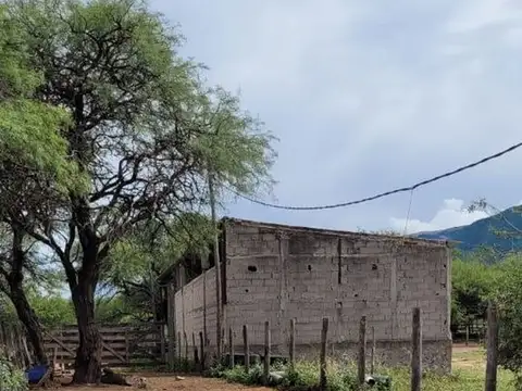 SE VENDE FINCA, RUTA 38 KM 614 PACLIN. FACILIDADES