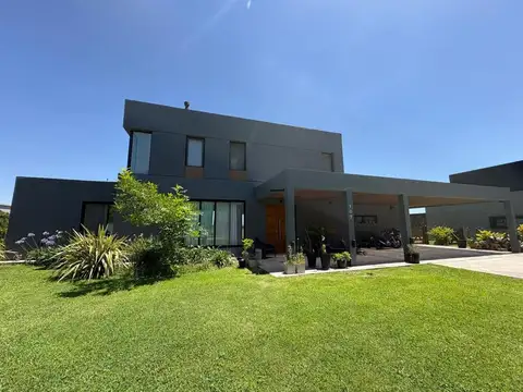 CASA EN VENTA CHACRAS DE LA RESERVA