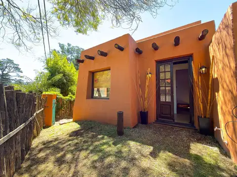 CASA TRES DORMITORIOS ZONA UNCAS