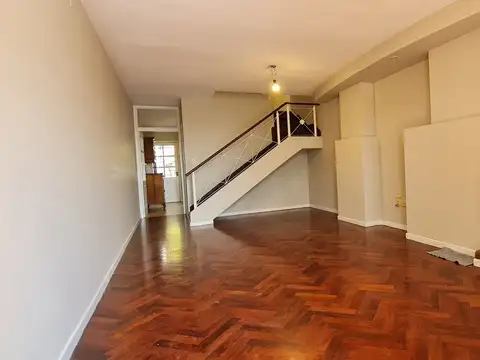 VENTA CASA TIPO TRIPLEX 4 AMBIENTES QUILMES CENTRO