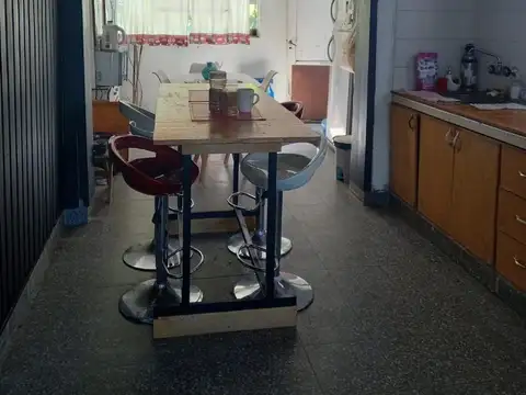 CHALET DE 3 AMBIENTES MAS DEPENDENCIA Y GARAGE CUBIERTO