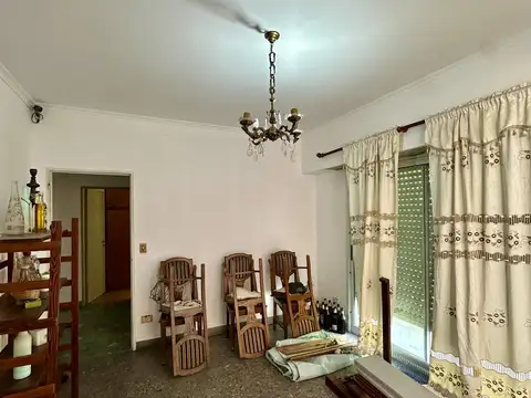 Casa en Venta estilo PH, de 2 dormitorios. Balcón al frente. Centro Campana