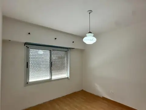 Casa en Venta estilo PH, de 2 dormitorios. Balcón al frente. Centro Campana