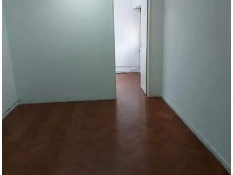  2 amb y medio impecable - sobre cuenca comercial - muy luminoso