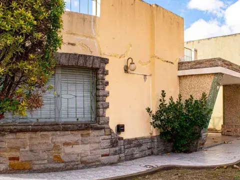 VENTA CASA 4 AMB LOTE 520M2