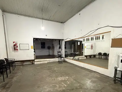 Local de 105 m2 con altura, San Miguel