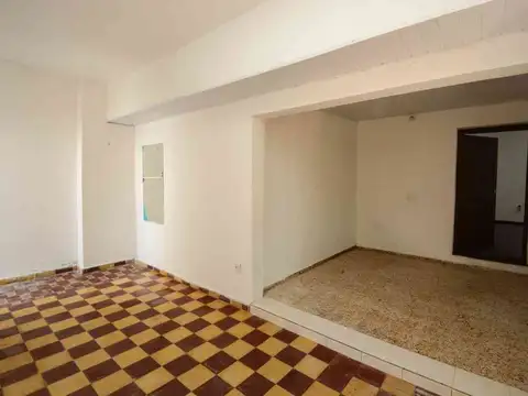 Se alquila casa con cochera en Belvedere