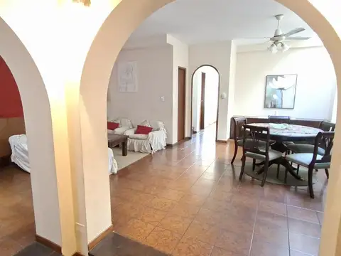 Casa 5 ambientes con 3 baños