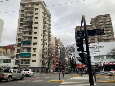 DEPARTAMENTO DE DOS AMBIENTES AL FRENTE CON BALCON