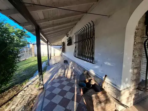Casa 4 ambientes con 1 baño