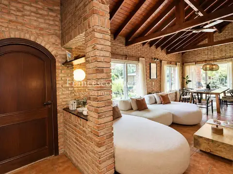 Casa en venta en La Tradicion 4 ambientes Lote central con pileta