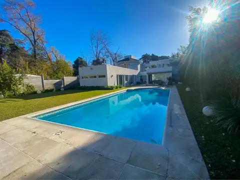 Casa en Venta con 4 cocheras