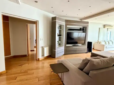 Casa en Venta con 4 cocheras