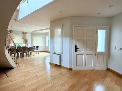 Casa 5 ambientes con 5 baños