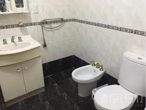 Casa 6 ambientes con 1 baño