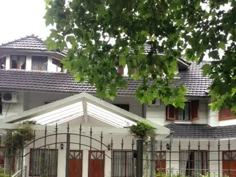 EXCELENTE TRIPLEX EN ADROGUE